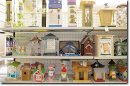 Bird Feeders & Bird Houses